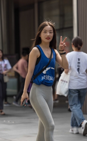 瑜伽裤小姐姐 [13P]