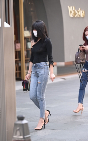 高跟牛仔