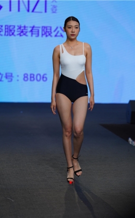 泳装T台模特秀(120P)