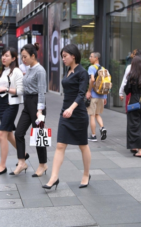 看看这是哪个行业的制服3A1342[1.68G]