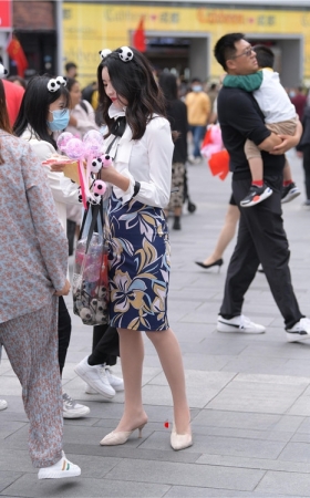 肉丝包屯美女(24P)