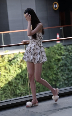 小裙子飘呀飘3A1020[893M]