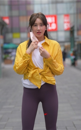 搭讪紧身裤小姐姐【套图+视频】
