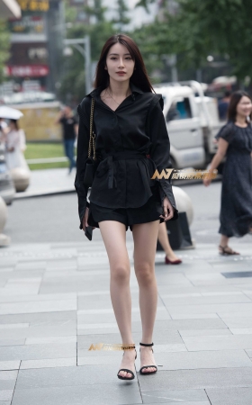 在等车的小姐姐 [10P]
