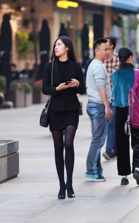这双丝袜美腿高跟触动了我的心灵3A1784[75.1M]