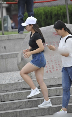 17-09-13丰满牛仔短裤小妹 [11P]