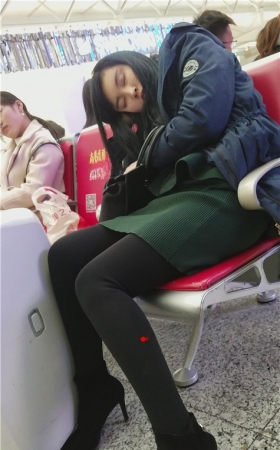 休息的黑色丝袜妹子