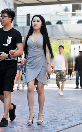 丰胸美女 [12P]