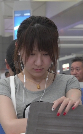 漂亮的白嫩美足美女