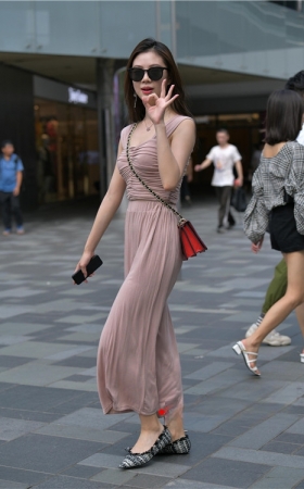 气质休息装美女(41P)