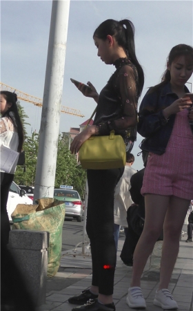 黑色紧身裤美女