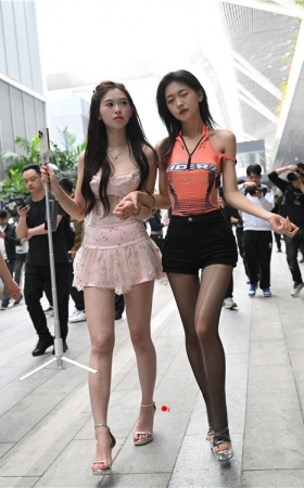 两个绝美小姐姐(166P)