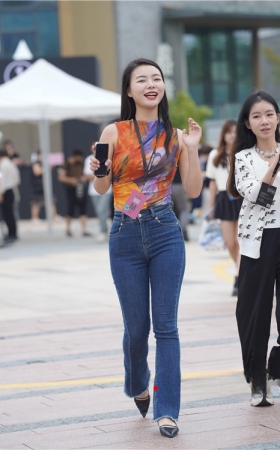 微丰牛仔紧身裤美女(54P)