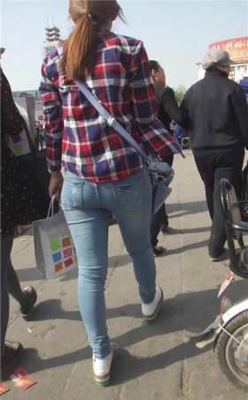 牛仔长裤妹子