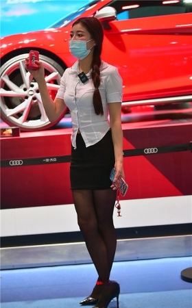包屯黑丝美女