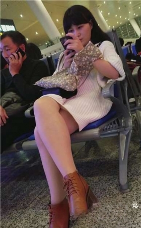 4k-车站候车室拍摄颜值爆表的美腿优雅甜美女神姐姐