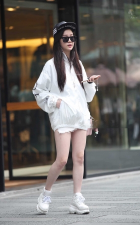 阿奔.2015.10.07.运动外套 美腿 墨镜.12p [12P]