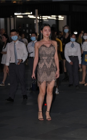 夜拍连衣裙小姐姐(98P)