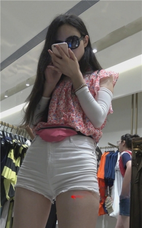 戴着墨镜的美女