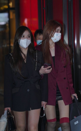 黑丝短裙小姐姐 [110P1V-1.56GB]