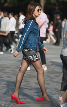 黑丝红高包屯裙大长腿美女3A3594[390M]