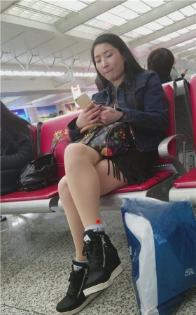 美腿肉丝妹子