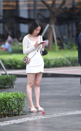 等闺蜜的白裙小姐姐(81P)