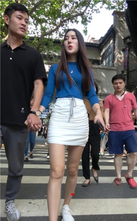白色包臀裙美女小姐姐