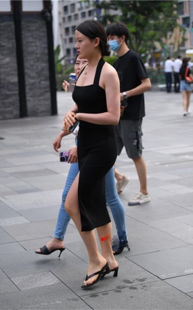 性感的黑色紧身连体包臀裙美女【套图+视频】