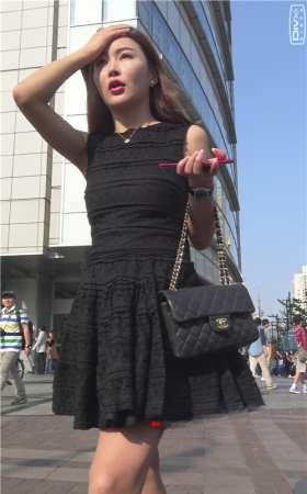 黑色连衣裙美女