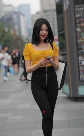 黑色紧牛美女(20P)