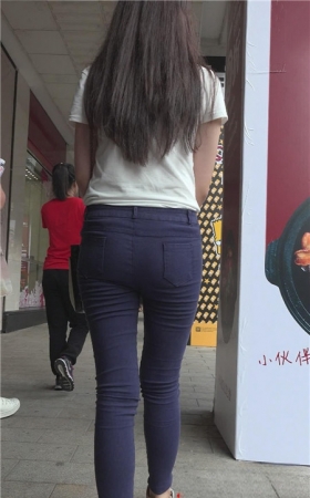 长发紧身裤美女