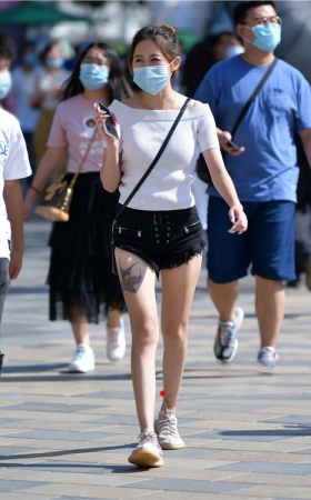 黑色热裤妹子(16P)
