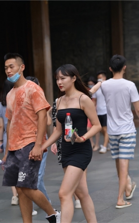 吊带包臀裙小姐姐(31P)