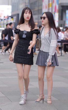 清纯的肉丝短裙美眉3A2335[414M]
