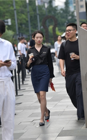 喝奶茶的美女(28P)