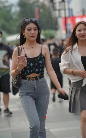 吊带紧牛美女(118P)