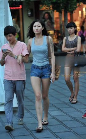 翘臀美女，10P [10P]