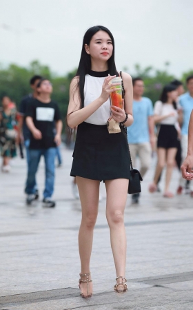 短裤，美腿，凉高3A1420[33.1M]