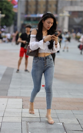 （套图）牛仔紧身美女(41P)