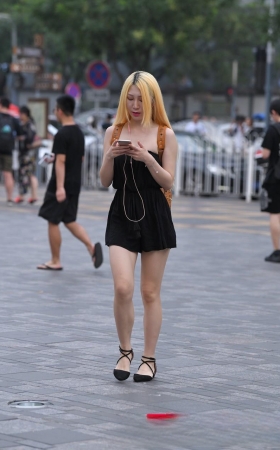 金发美腿小姐姐3A3766[741M]