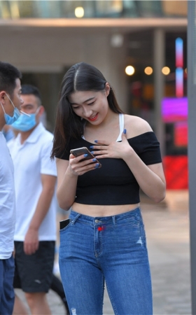 牛仔紧身丰腴女孩【套图+视频】