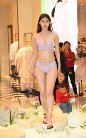 性感漂亮的内衣模特美女(134P)