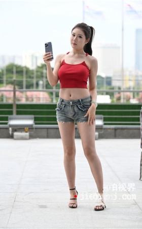 红色背心高跟热裤美女(136P)