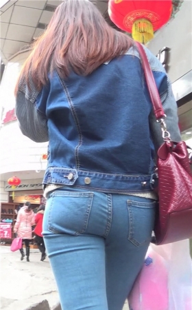 牛仔紧身美女