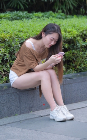 打电话的漂亮小姐姐(27P)