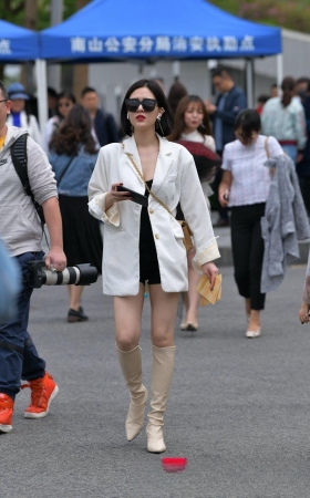 美腿，美胸，美人啊3A3733[329M]