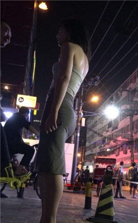 夜拍灰色包臀裙小姐姐