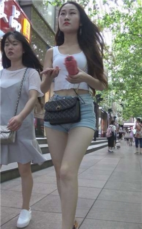 4k-身材劲爆的高腰紧身热牛蜜桃臀美女 [2.21 GB]