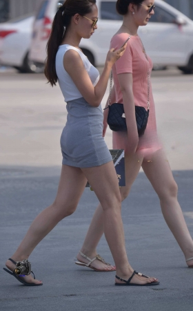 2015-07-14短裙翘臀小妹（12P） [12P]